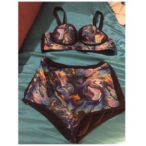 Colorful Underwire bikini in black and multi-color